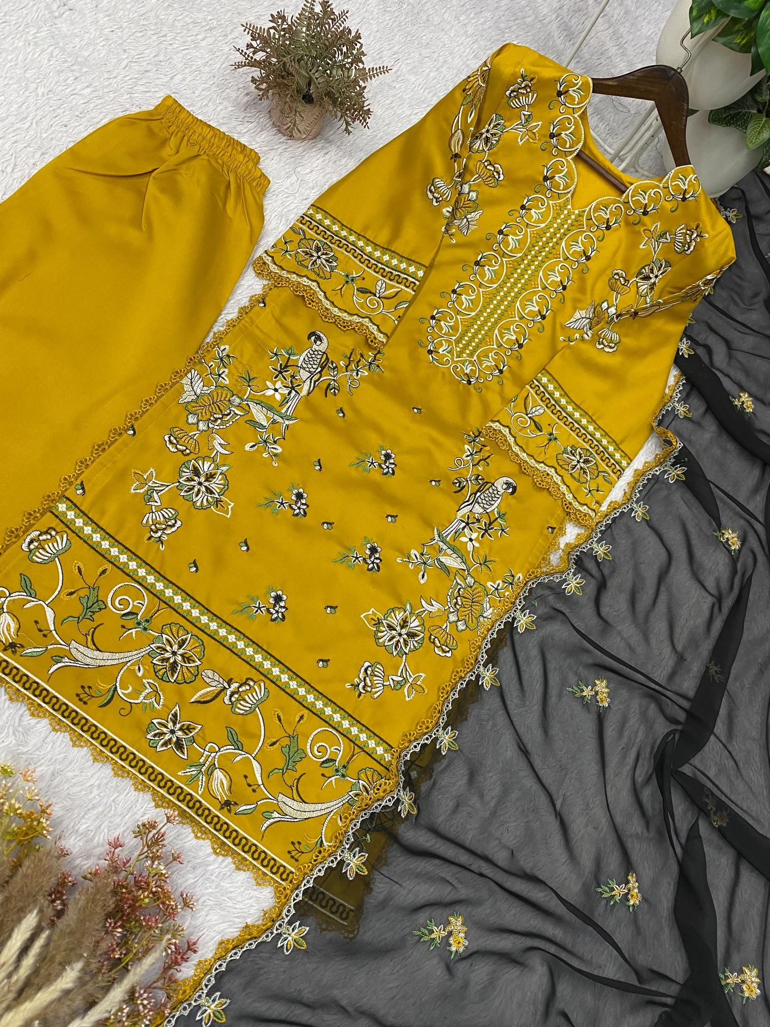 BE - 480 ROMAN WORK EMBROIDERY WORK IN PAKISTANI READYMADE SUIT 