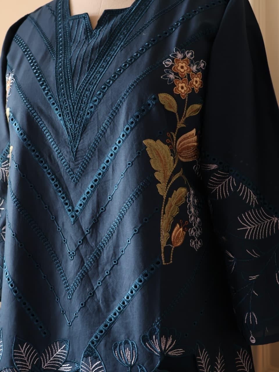 AGHAJAAN D-1029-i Cambric Cotton Embroidered Cutwork Pakistani Readymade Suit Single Wholesale Price 