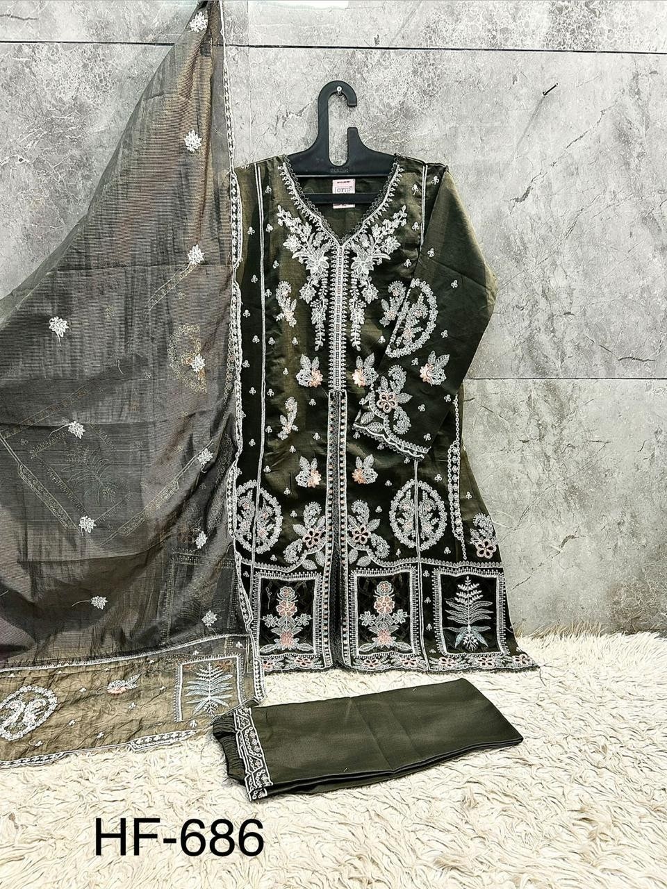 Pcs Pakistani Suit Set