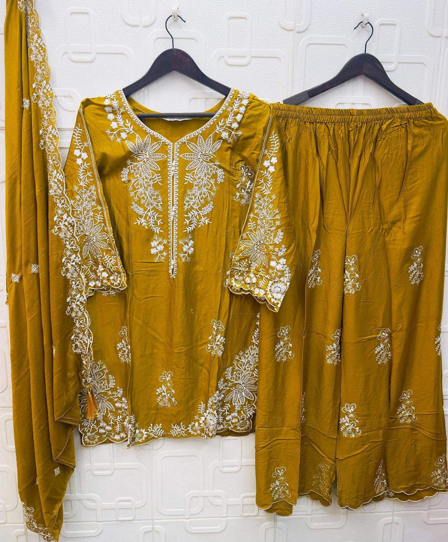 ELAN STUDIO E-55 Gajji Silk Embroidered Set