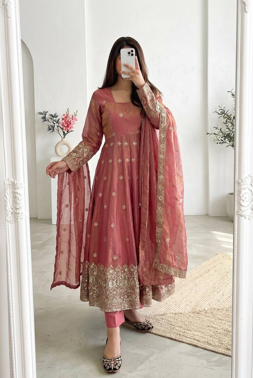 SSC-724 | Heavy Fandy Silk Embroidered Gown Set
