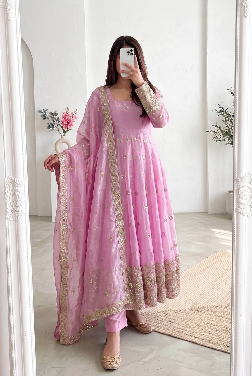 SSC-724 | Heavy Fandy Silk Embroidered Gown Set