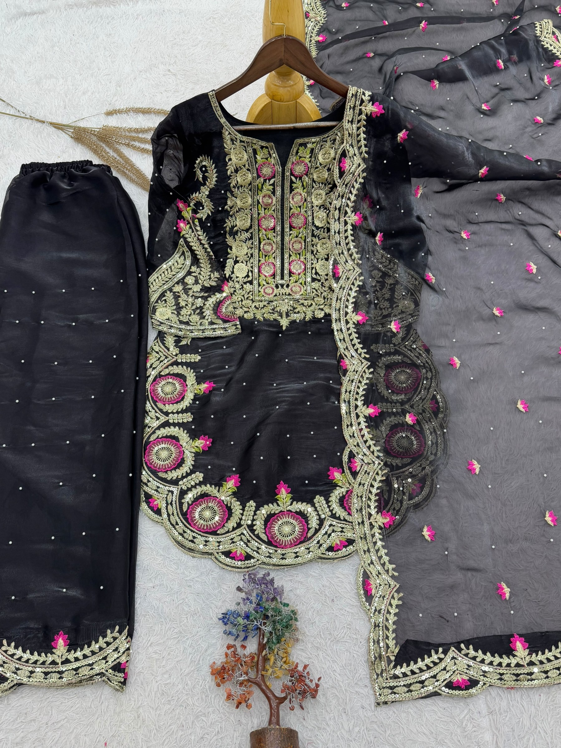HK-1735 | Pure GMY Silk Apple Cut Designer Collection