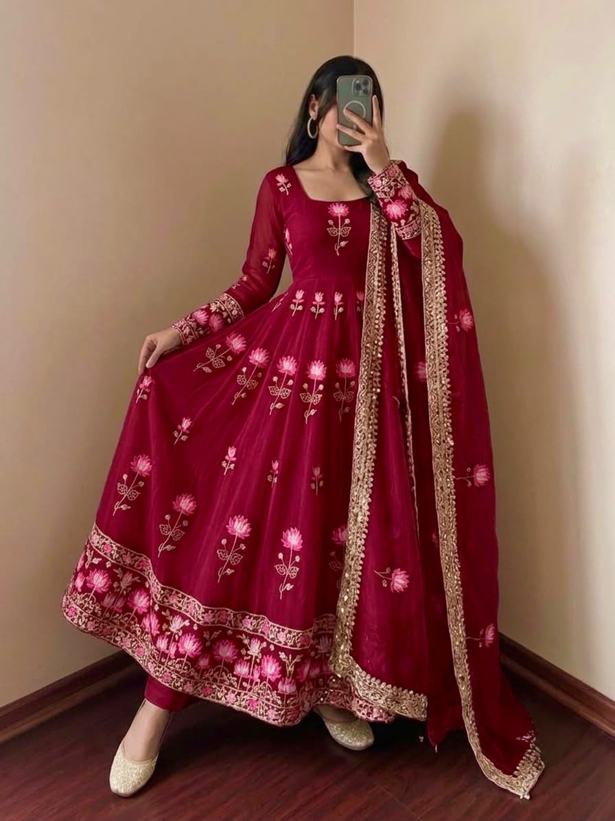 SR-1724 | Fendy Silk Festive Designer Gown Collection