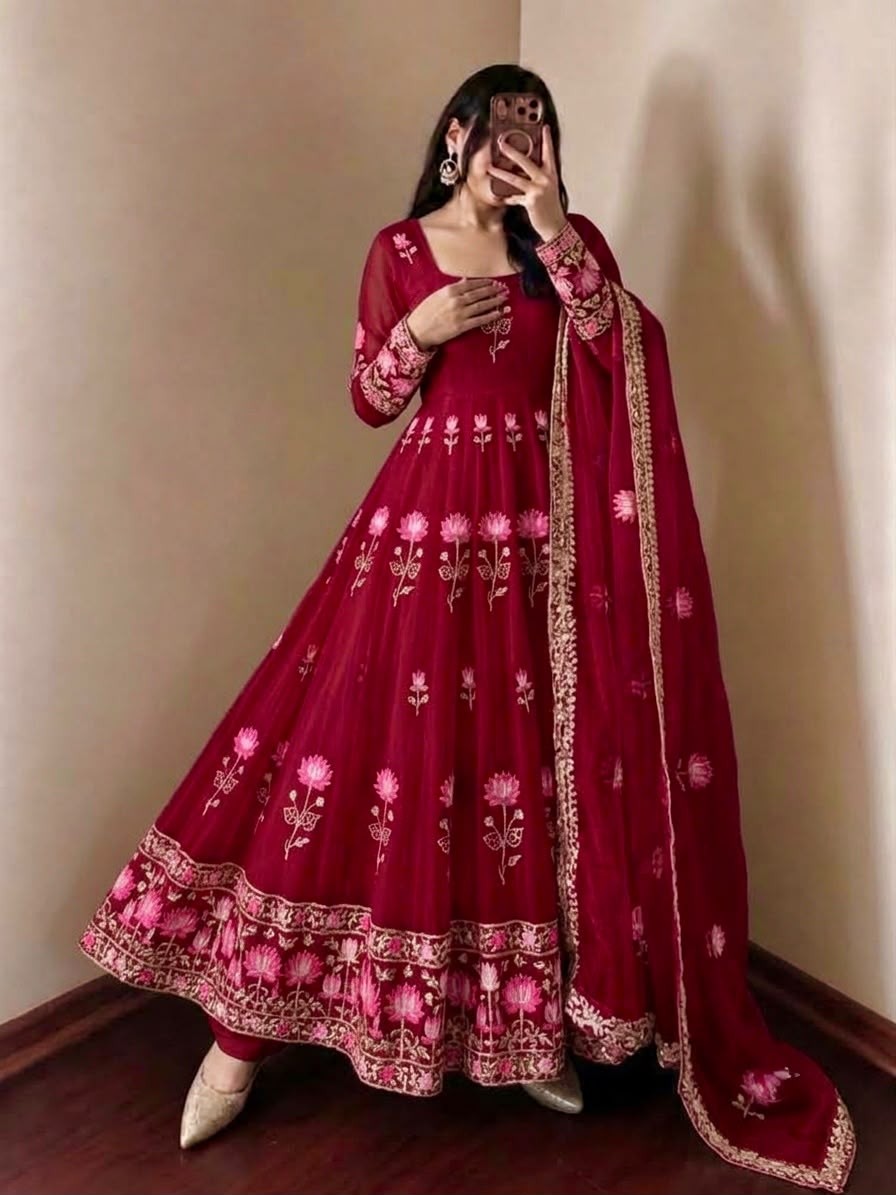 SR-1724 | Fendy Silk Festive Designer Gown Collection