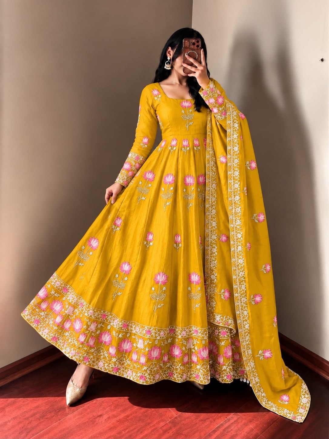 SR-1724 | Fendy Silk Festive Designer Gown Collection