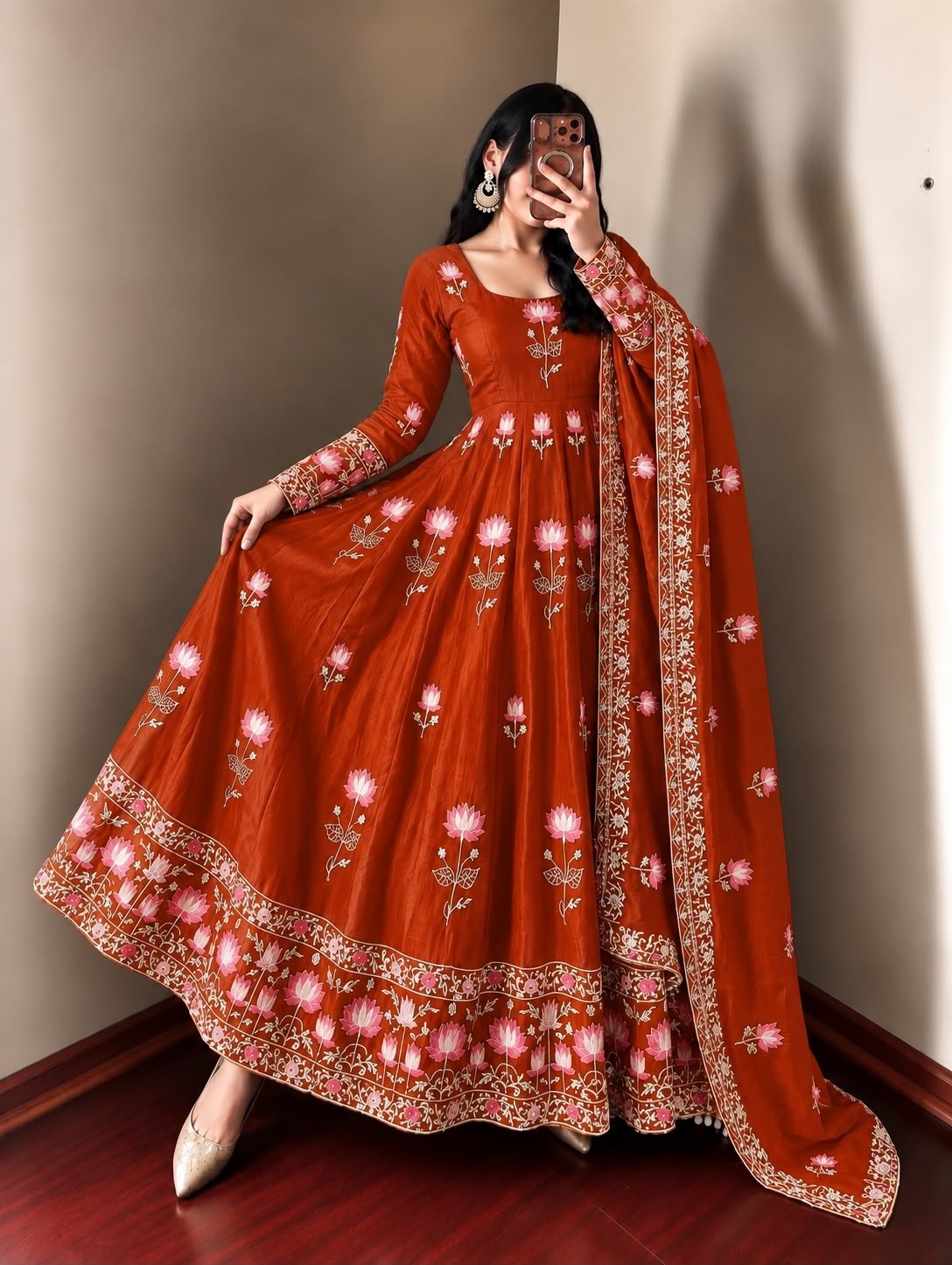 SR-1724 | Fendy Silk Festive Designer Gown Collection