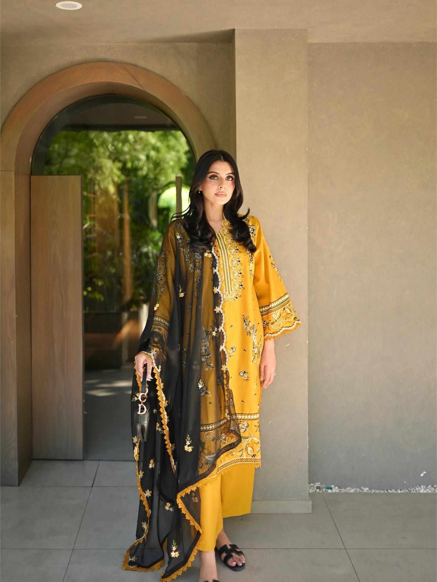 BE - 480 ROMAN WORK EMBROIDERY WORK IN PAKISTANI READYMADE SUIT 